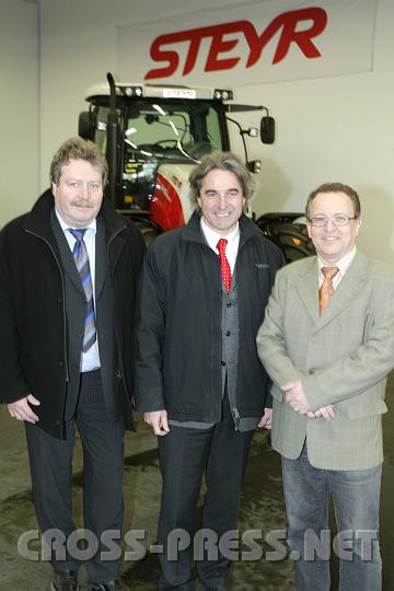 2008-02-18_14.53.50.JPG - Ferdinand Bogenreiter, Obmann des Arbeiterbetriebsrats CNH sterr.; Dr. Erich Buchinger, Sozialminister; Alois Schlager, Obmann des Angestelltenbetriebsrats CNH sterreich, St.Valentin.