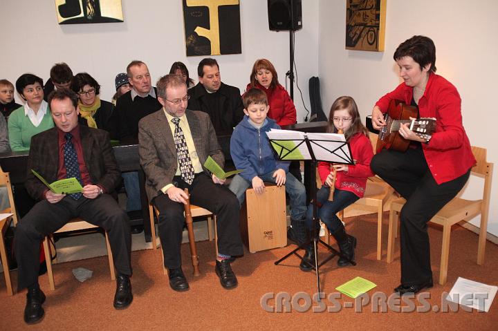2009.02.15_09.28.52.jpg - "Familienmusik Deinhofer", wie der Abt die engagierte Familie liebevoll und scherzhaft nannte, sorgte fr stimmungsvolle "Valentinstagsmusik".
