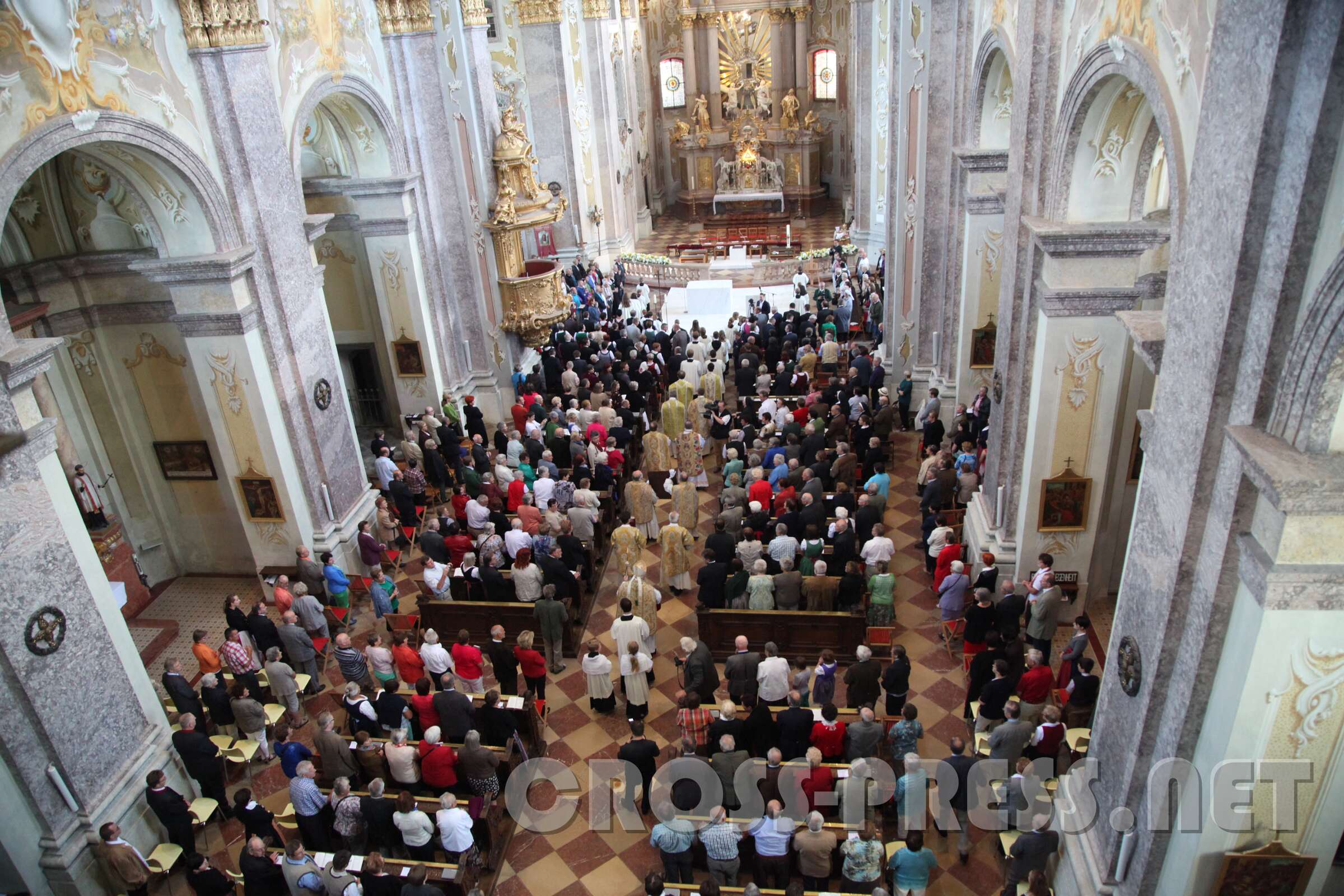 Altarweihe mit Nuntius Zurbriggen 