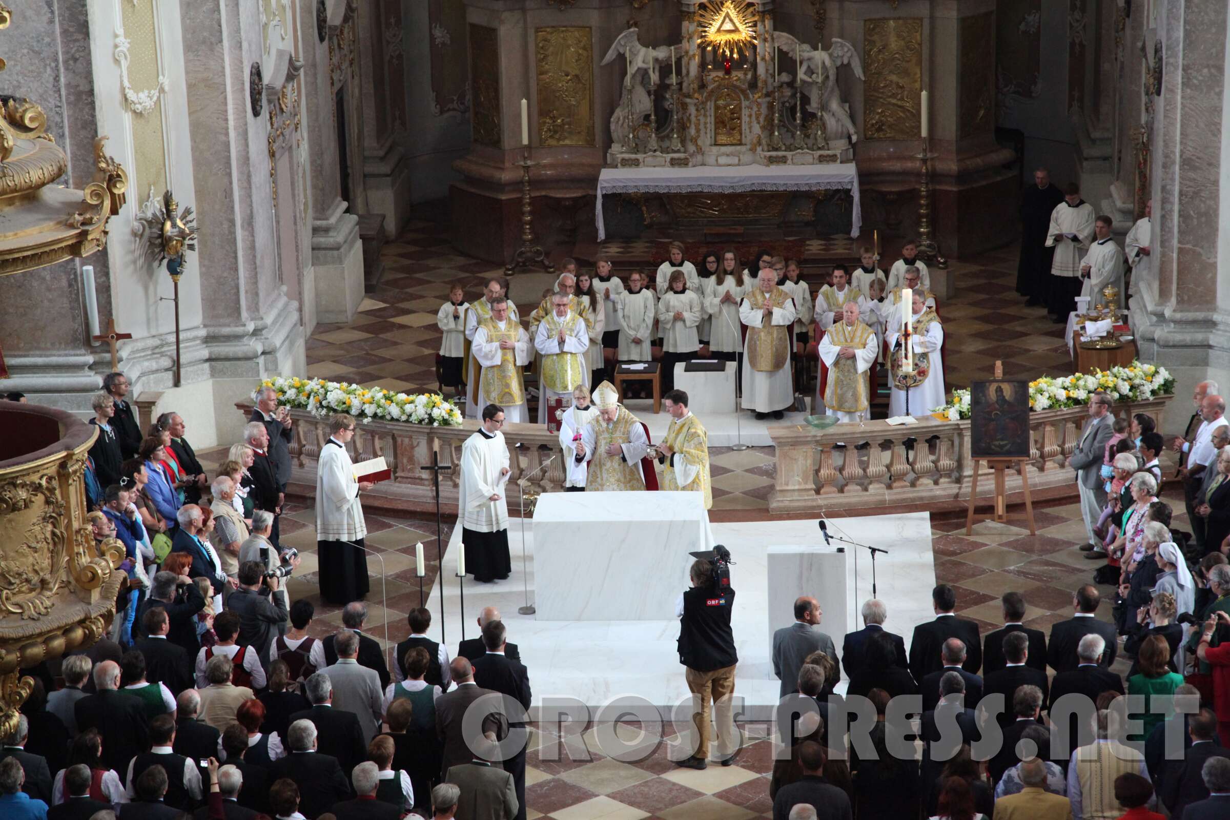 Altarweihe mit Nuntius Zurbriggen 