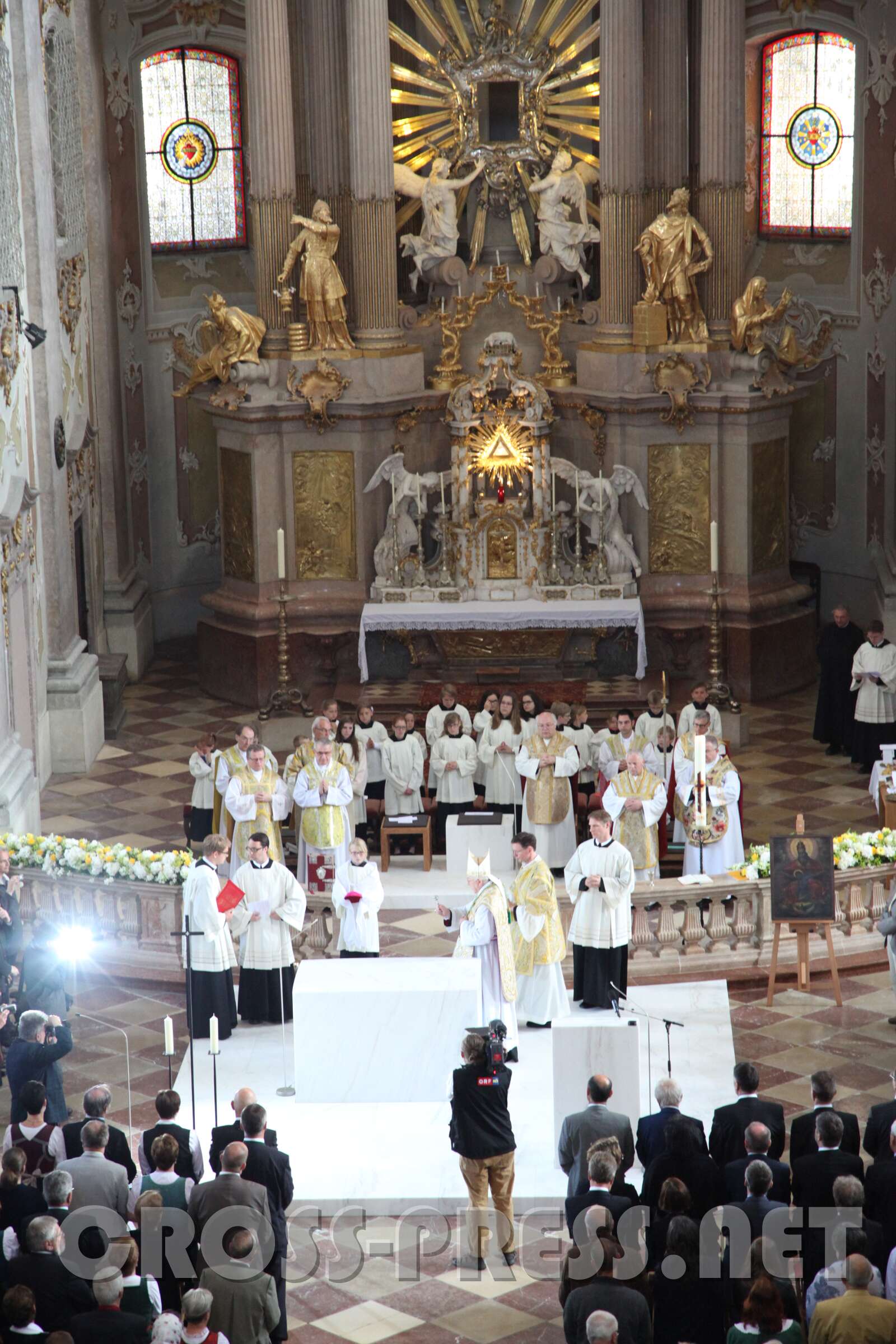 Altarweihe mit Nuntius Zurbriggen 