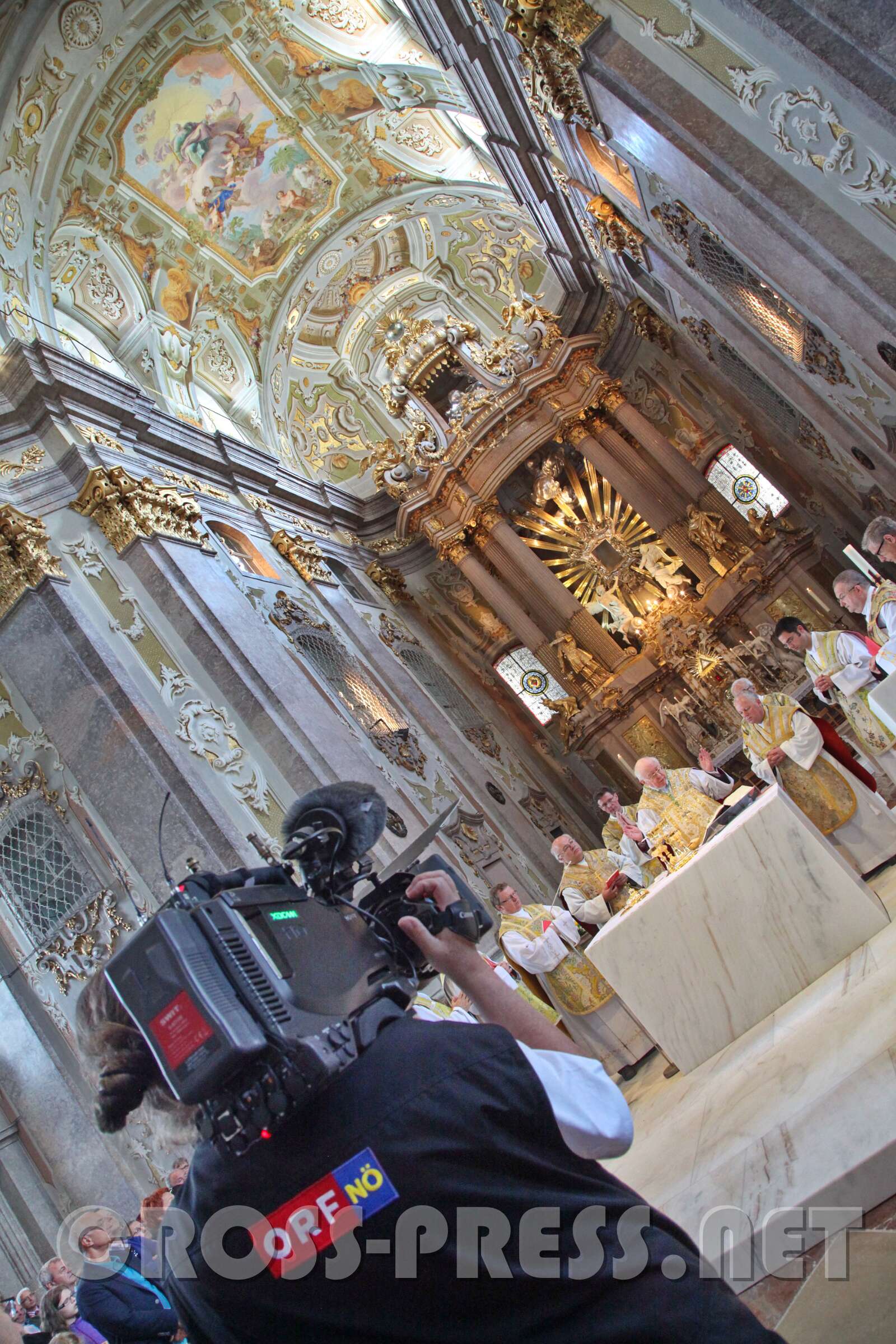 Altarweihe mit Nuntius Zurbriggen 