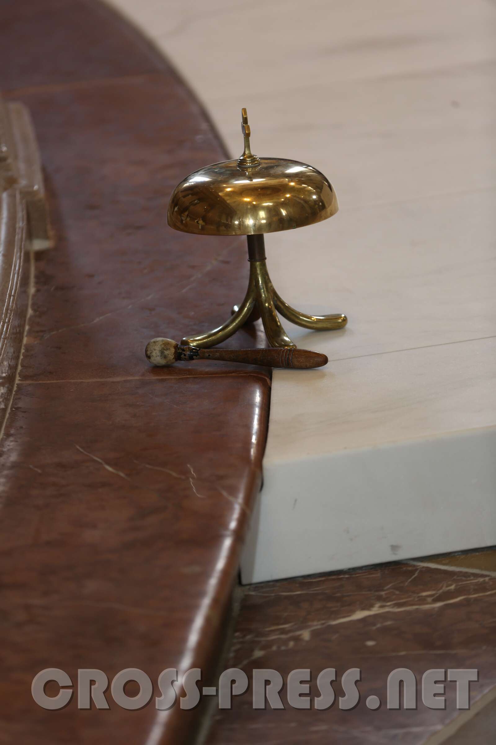 Altarweihe mit Nuntius Zurbriggen 