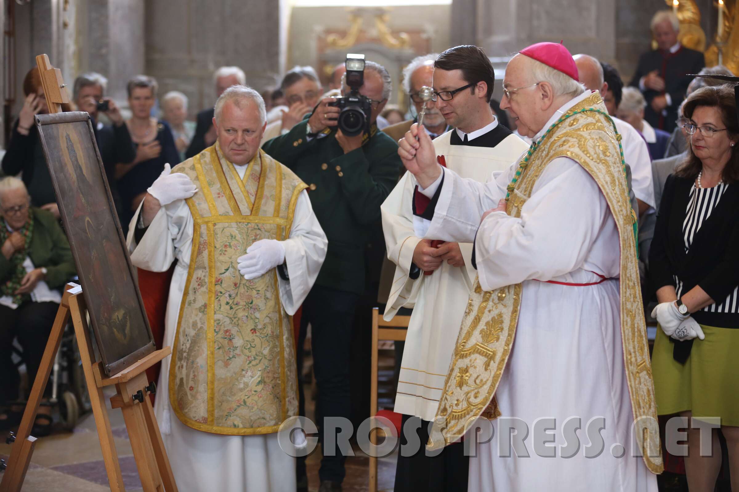 Altarweihe mit Nuntius Zurbriggen 