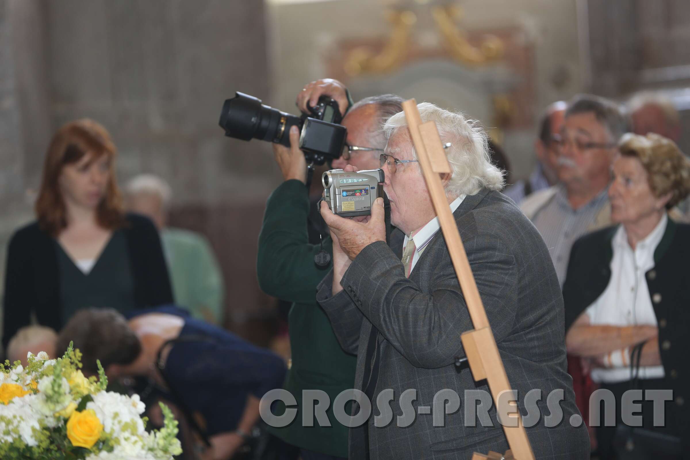 Altarweihe mit Nuntius Zurbriggen 