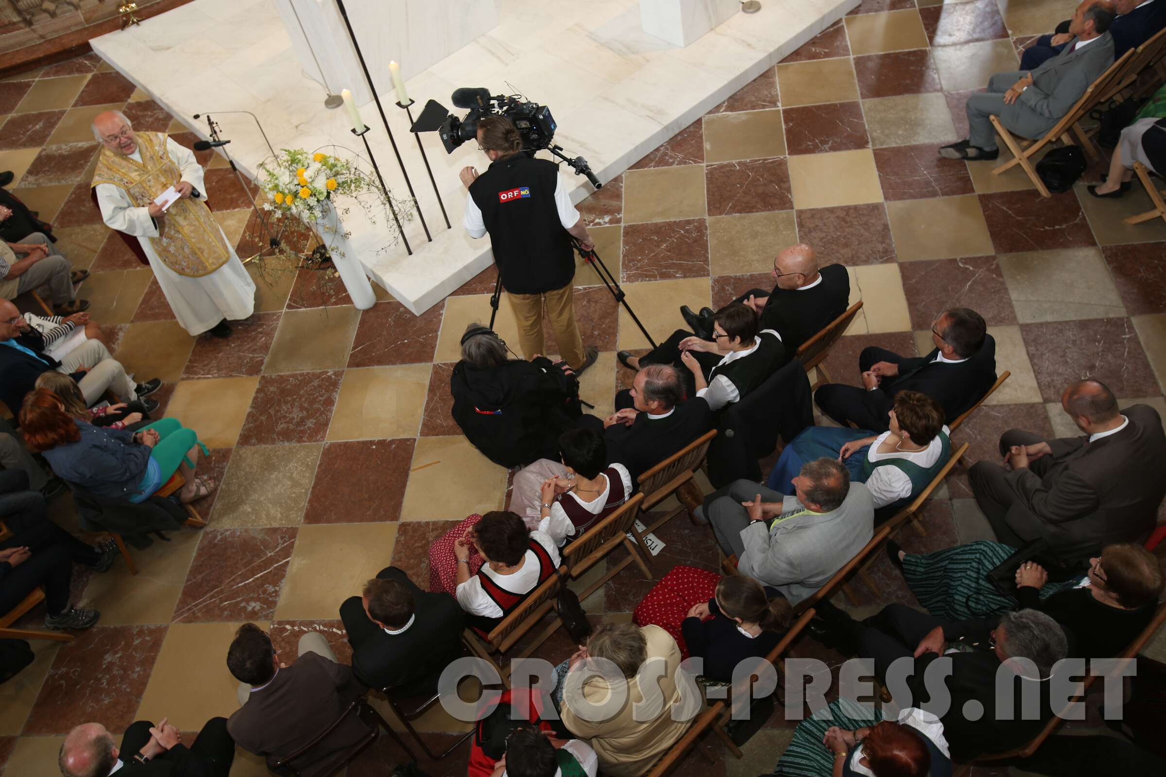 Altarweihe mit Nuntius Zurbriggen 