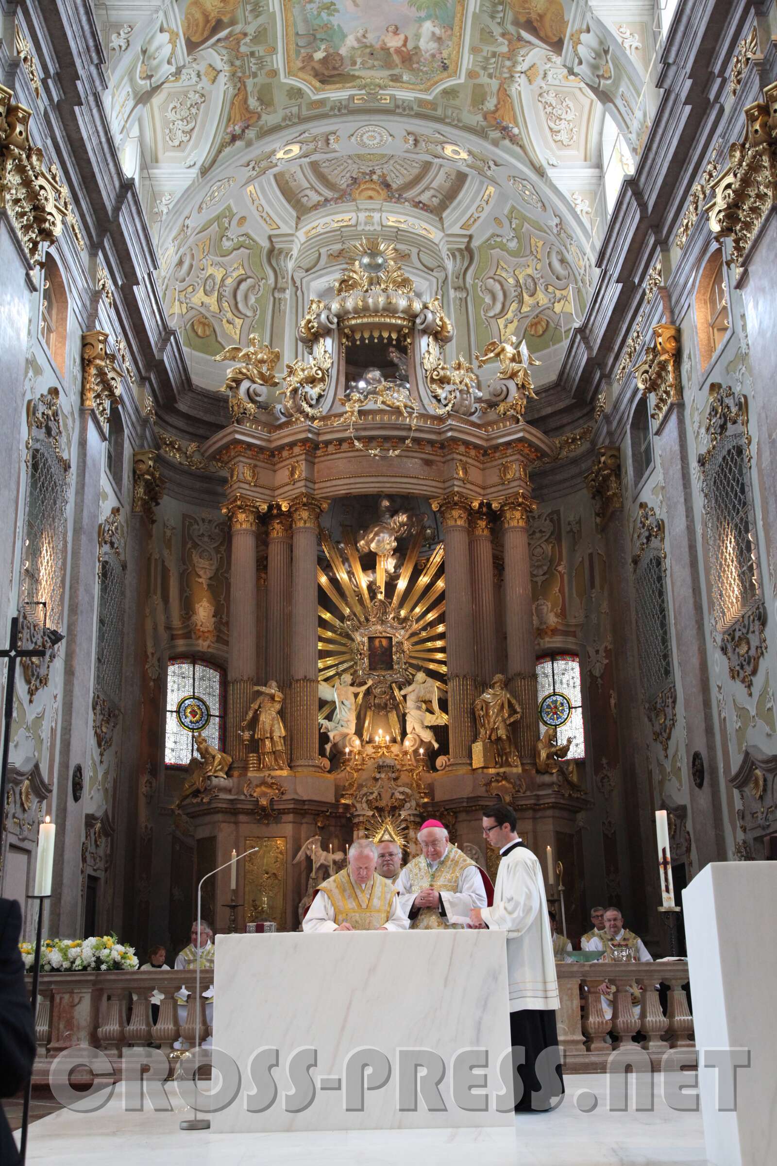 Altarweihe mit Nuntius Zurbriggen 