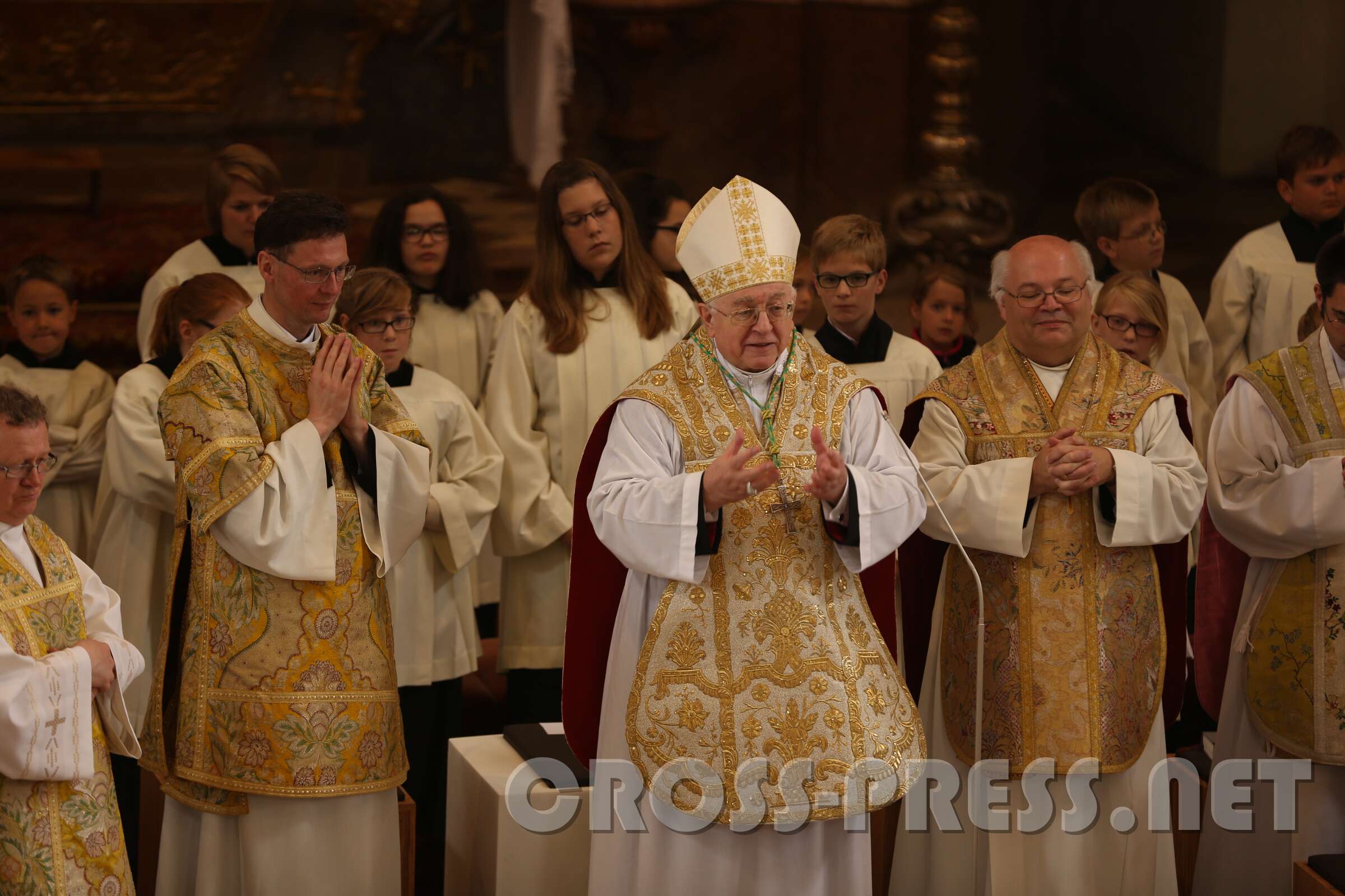 Altarweihe mit Nuntius Zurbriggen 