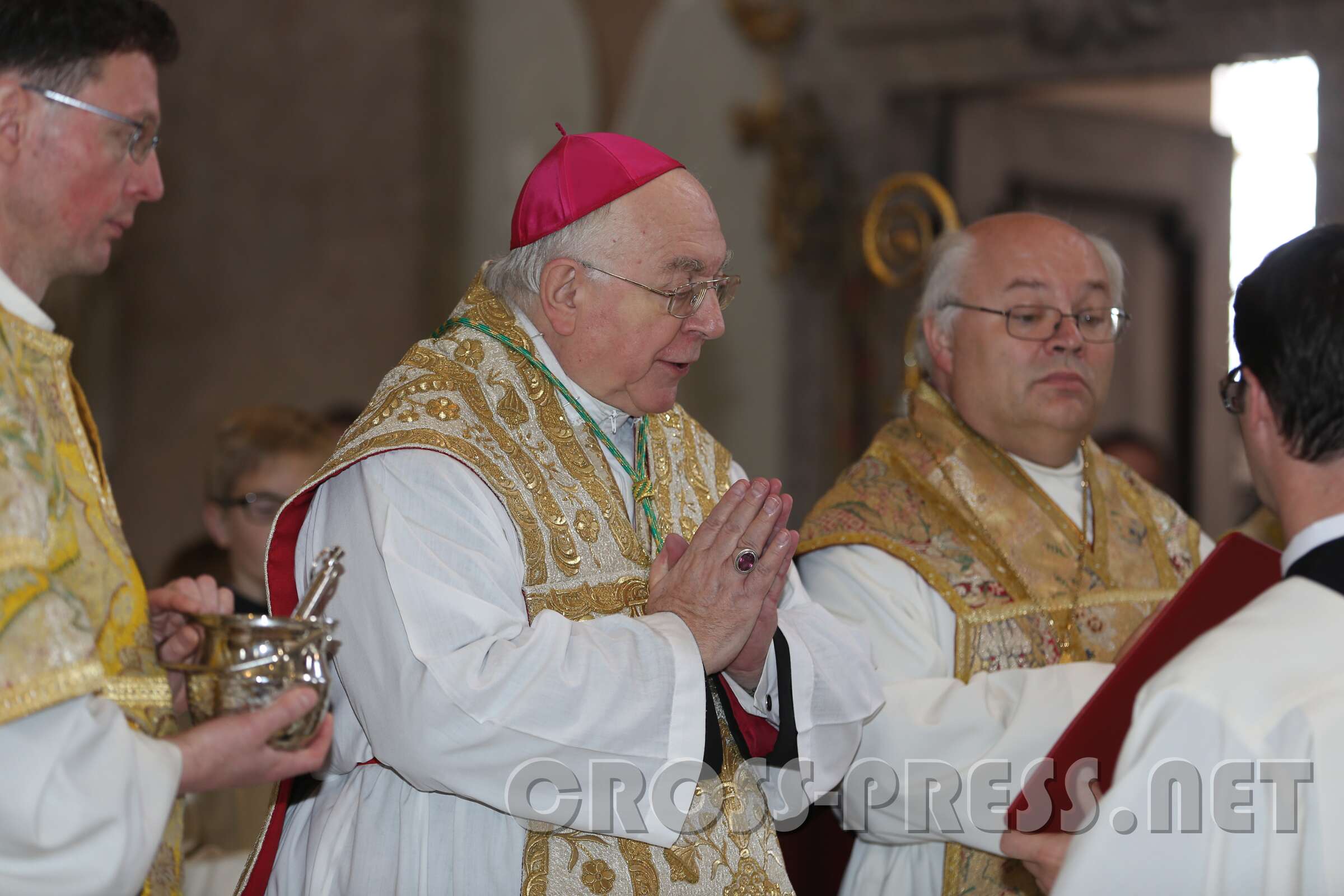 Altarweihe mit Nuntius Zurbriggen Der apostolische Nuntius Erzbischof Peter Stephan Zurbriggen.
