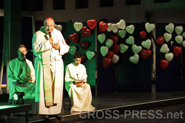 2015.03.21_19.08.35_02.jpg - Kardinal Schönborn in der Jugendkirche