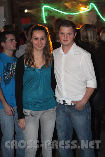 2009.10.25_22.37.47.jpg - Die beiden "Obermafiosi" alias Jugendfhrer der KJ Ertl und Ball-Organisatoren: Sabine Kalkgruber und Marco Mayrhofer.