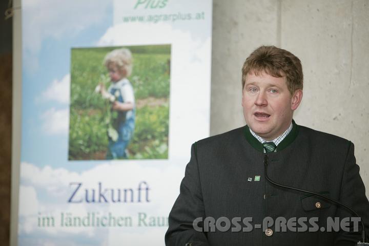 2008-02-23_11.07.10_01.JPG - St.Peterer Ortsvorsteher Hermann Stockinger fhrte durch die Erffnungsfeier.