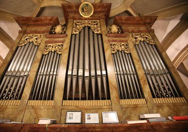 Orgel und Empore